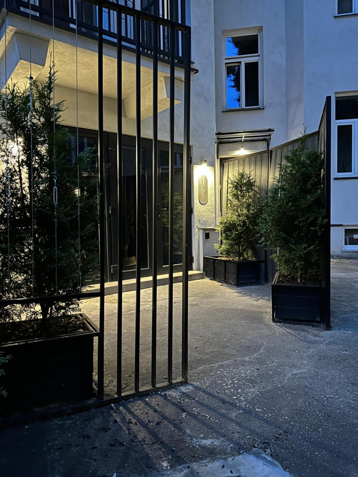 City Garage Apartment - Lwowska 9 Warsaw Exterior photo